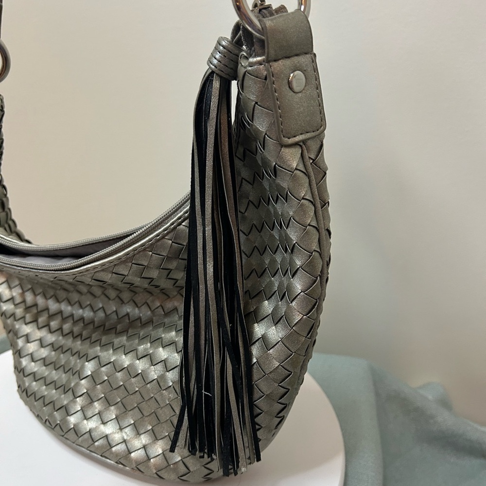 Relic Metallic Faux Leather Hand Woven Hobo Purse - Picture 12 of 13